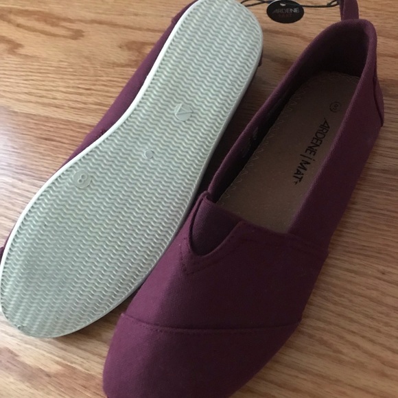Brand new maroon ardene flats size 8 - Picture 2 of 2